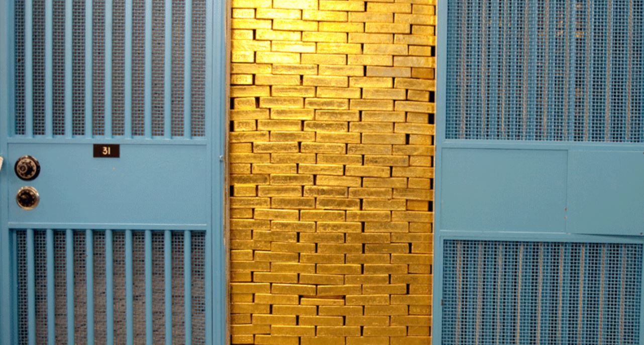 Gold bars door NY fed reserve secret NY pynck.JPG