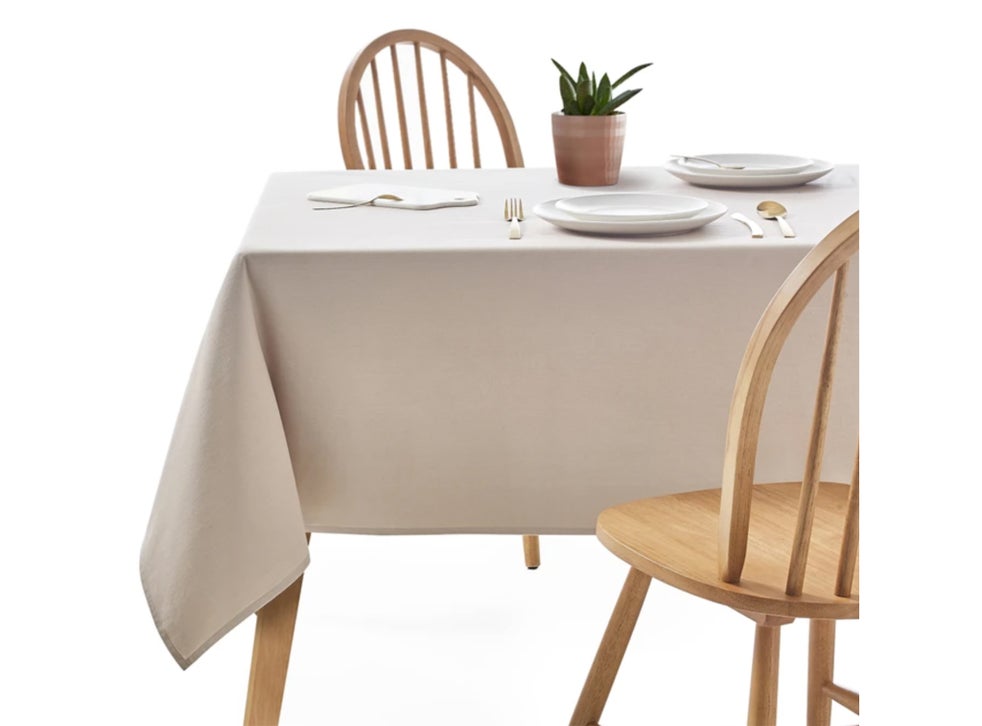 Start simple with a plain white table cloth
