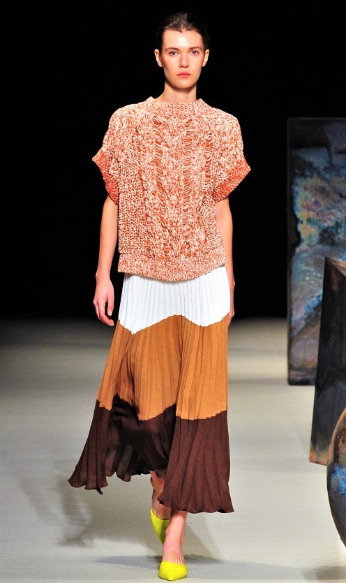IHNN rust brwn skirt tokyo 2 cropped.jpg