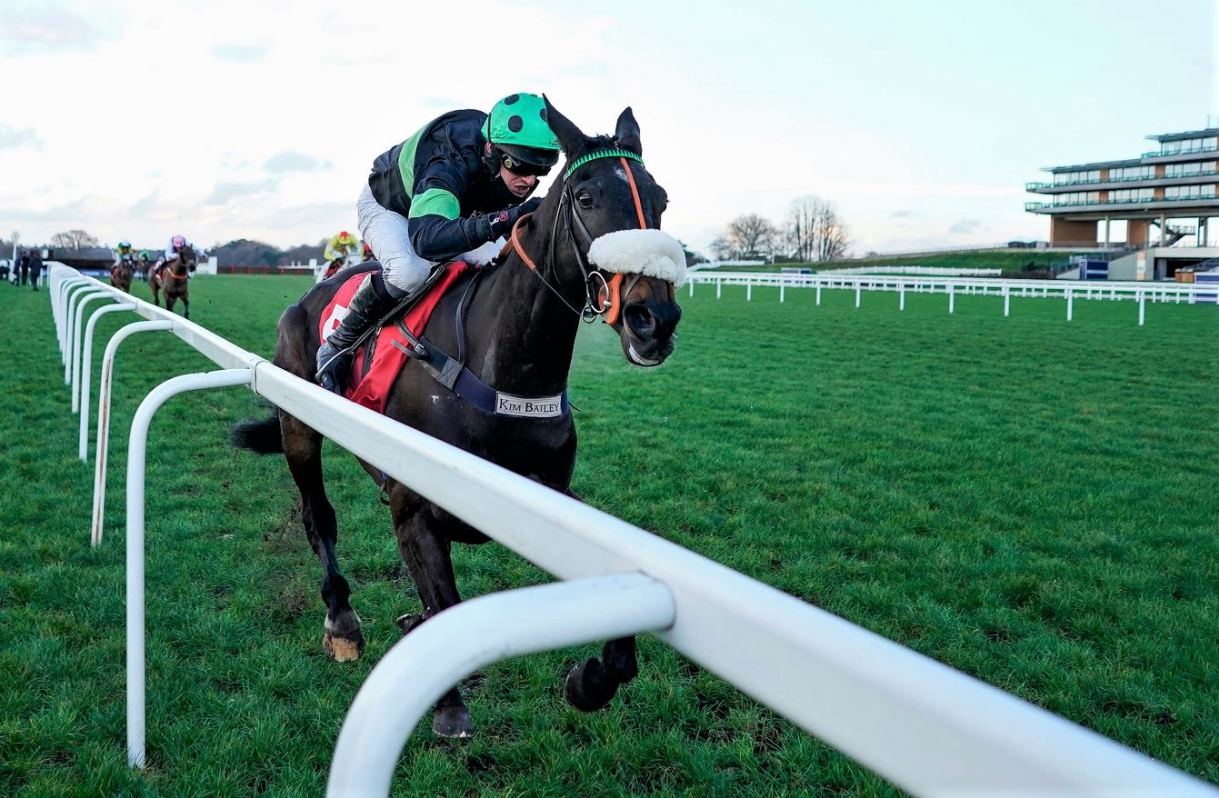 First Flow’s “extraordinary ride” wins Clarence House Chase