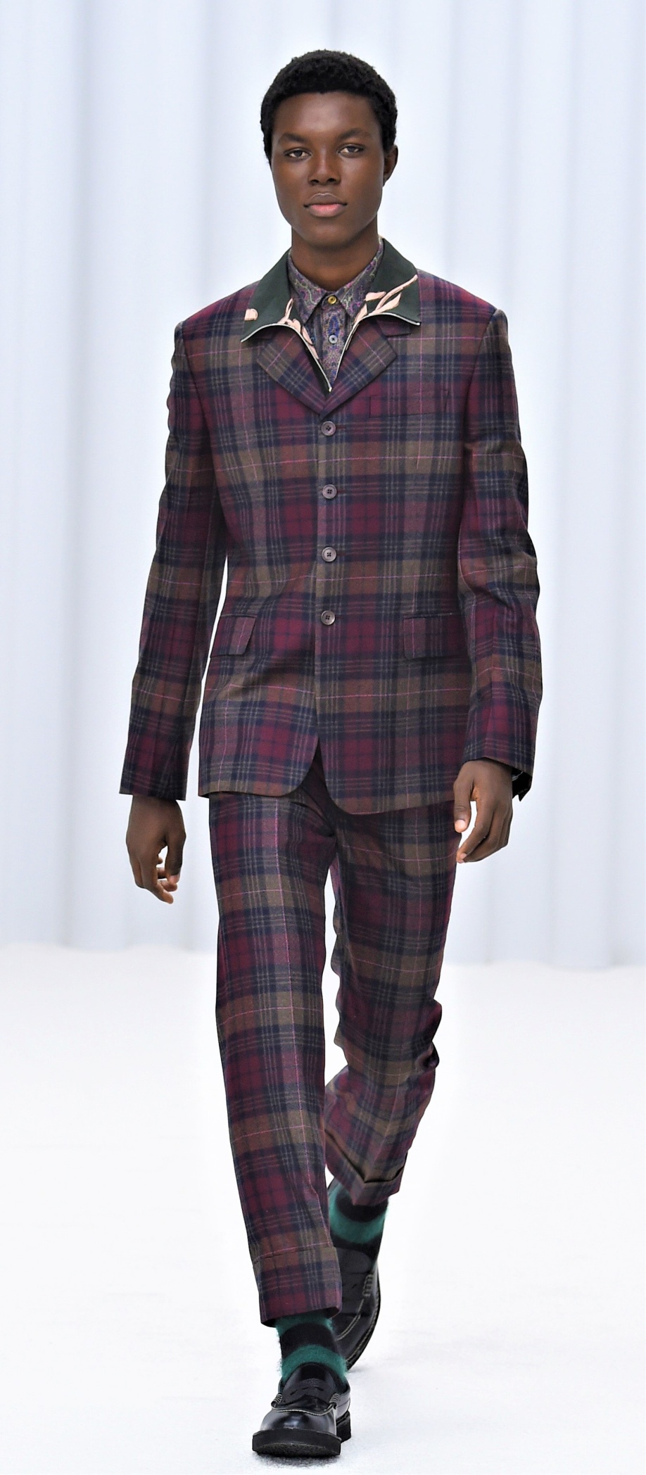 00009-paul-smith-menswear-fall-21 plais suit paris mens cropped.jpg