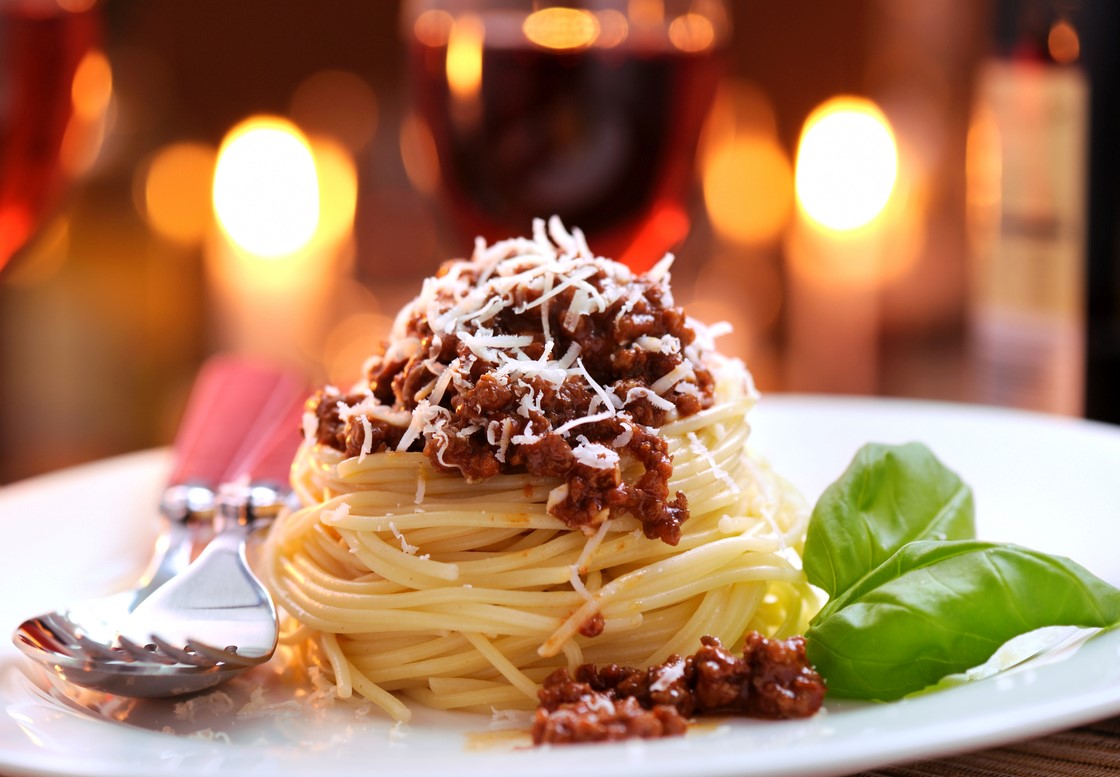 Spaghetti Bolognese Wine pynck cropped.jpg