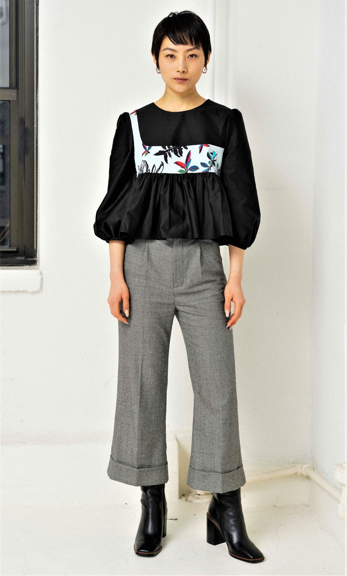 NYFW Snow Xue Gao Fall 2-21 Vogue puff top w pants cropped.jpg