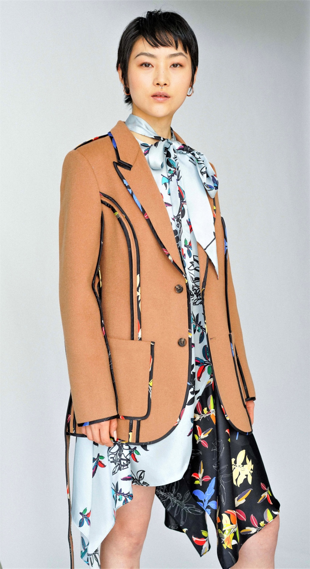 NYFW Snow Xue Gao Fall 2-21 Vogue trimmed blazer cropped.jpg