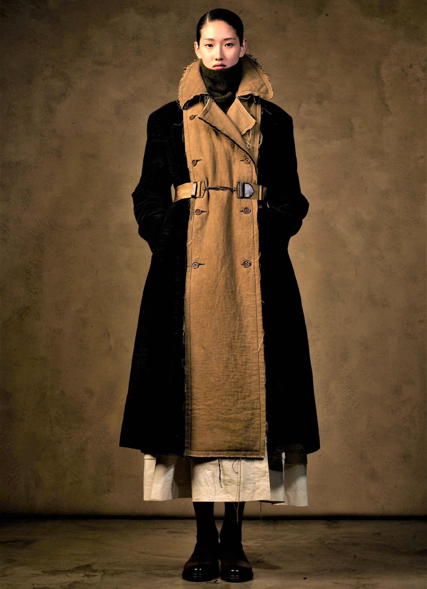 Paris 1 Uma Wang khaki blk coat Fed (2) cropped.jfif