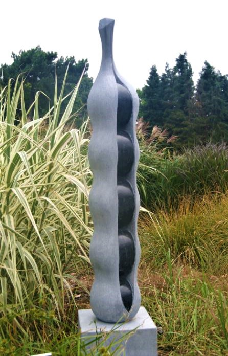 Peapod Richard Healy st. pat ireland sculpture (2) cropped.JPG