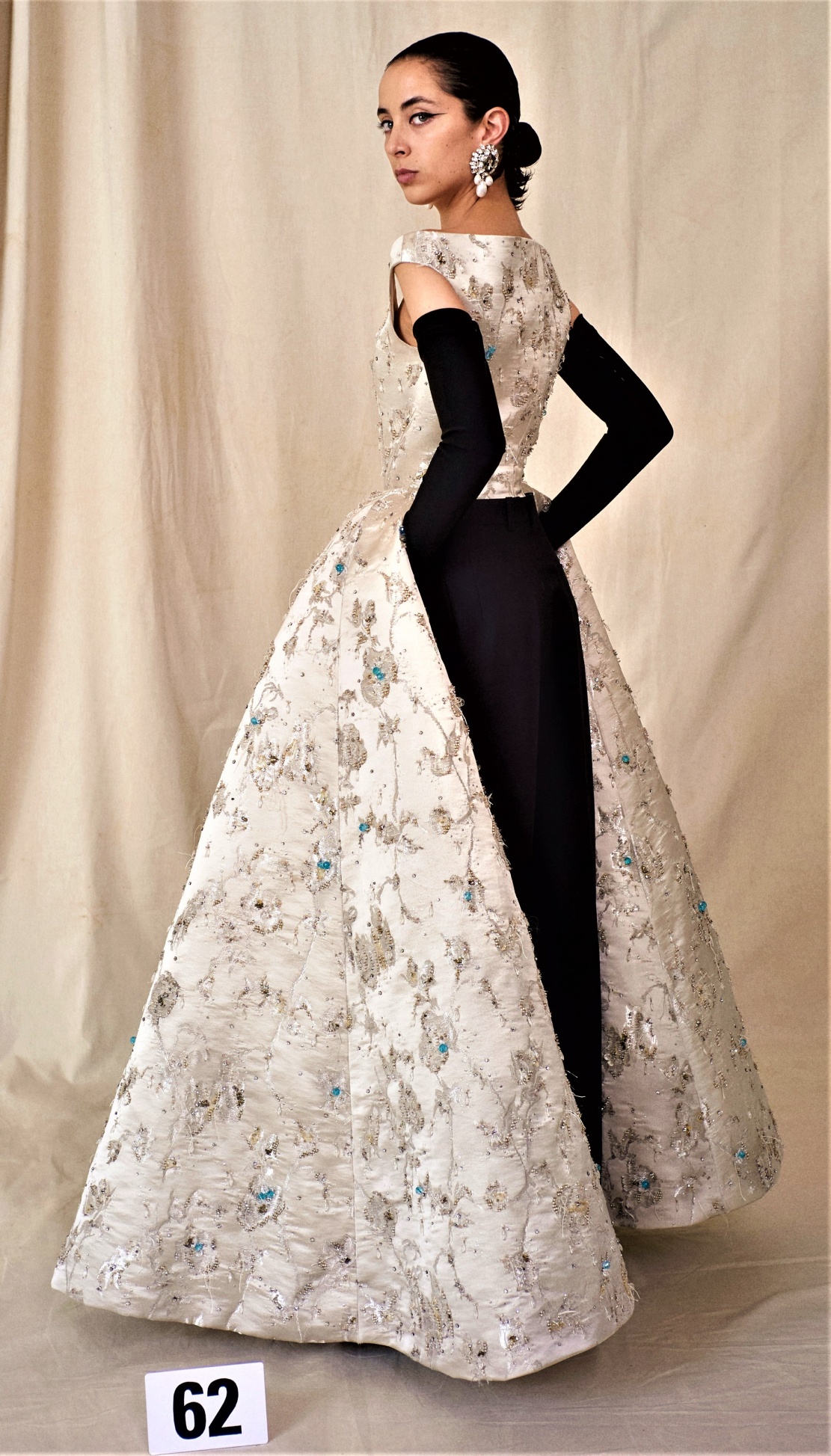 Balenciaga Couture Fall 21 wht blk gown cropped.jpg