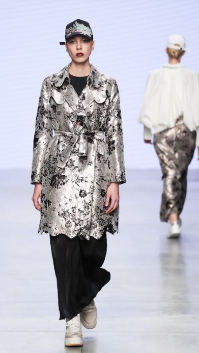 Moscow Al Kaftan silver top blk skirt.JPG