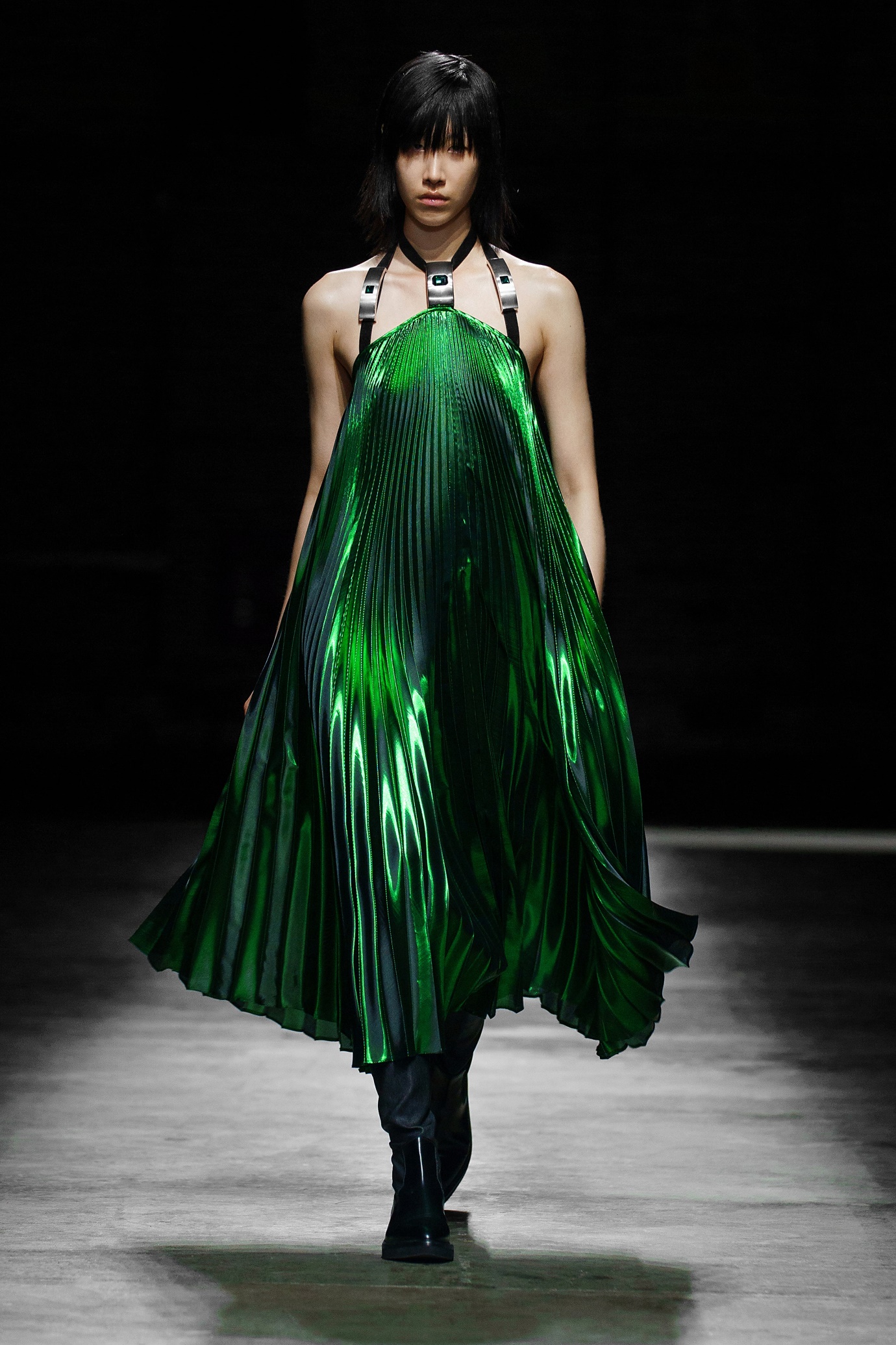A person wearing a green dress Description automatically generated with medium confidence