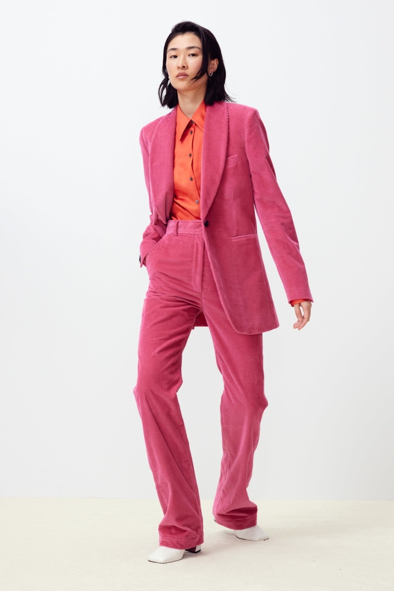 Paris 3-22 paul smith pink suit kendam.jpg