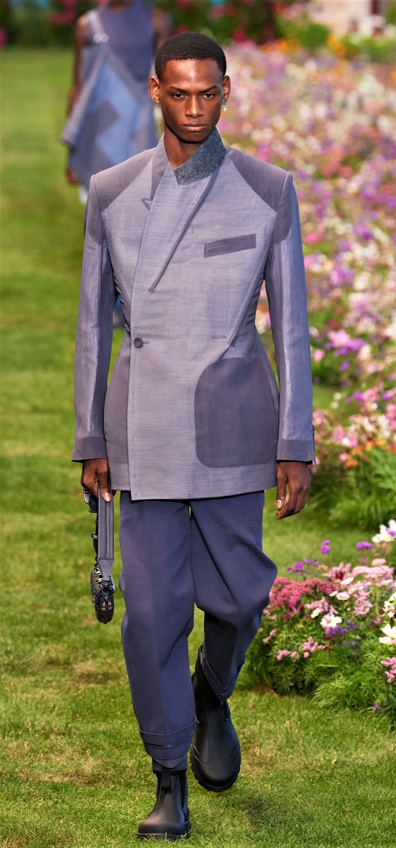 Paris 6-22, dior-spring-2023-menswear-credit-gorunway blue suit (2) cropped.jpg