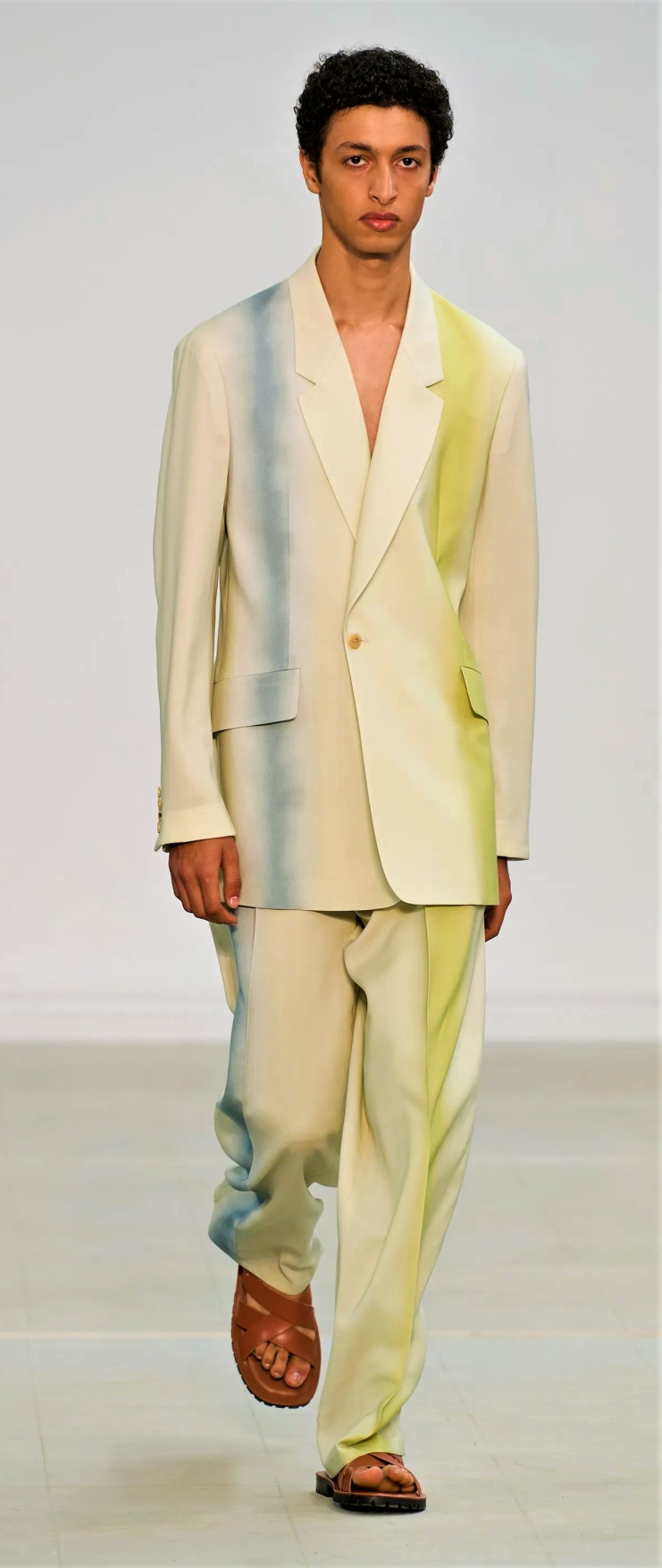 Paris 6-22, paul-smith-spring-2023-mens-credit-gorunway spray paint suit (2) cropped.jpg