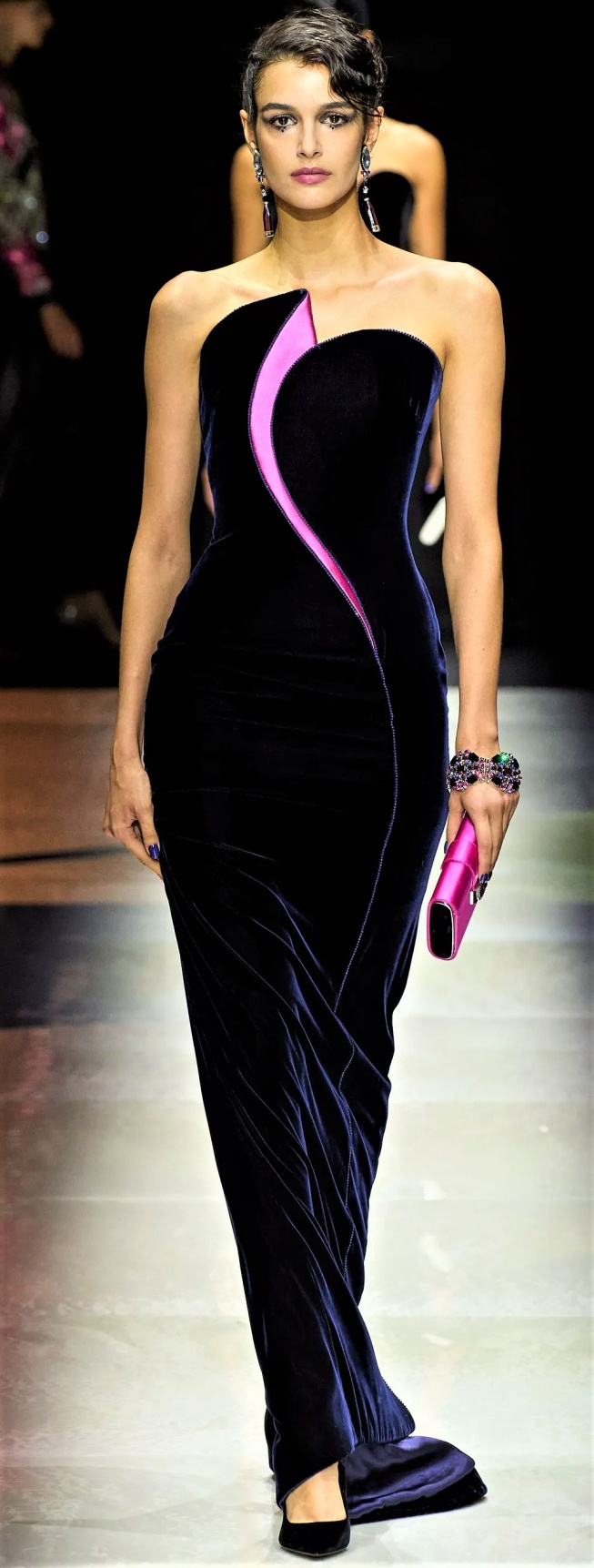 HC armani-prive-fall-2022-couture-credit-gorunway blk velvet (2) cropped.jpg