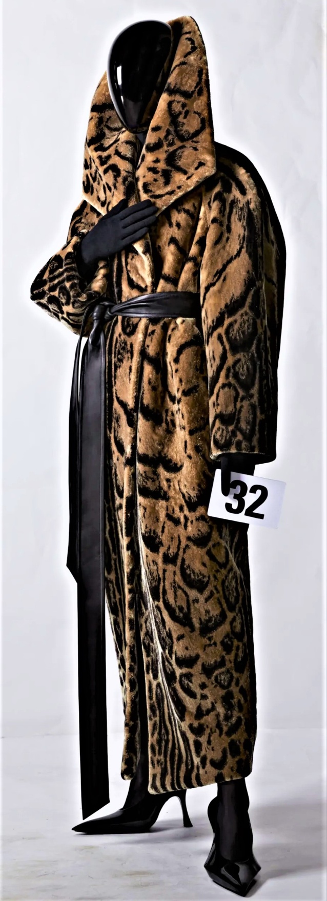 HC balenciaga-fall-2022-couture-credit-brand leopard coat (3) cropped.jpg