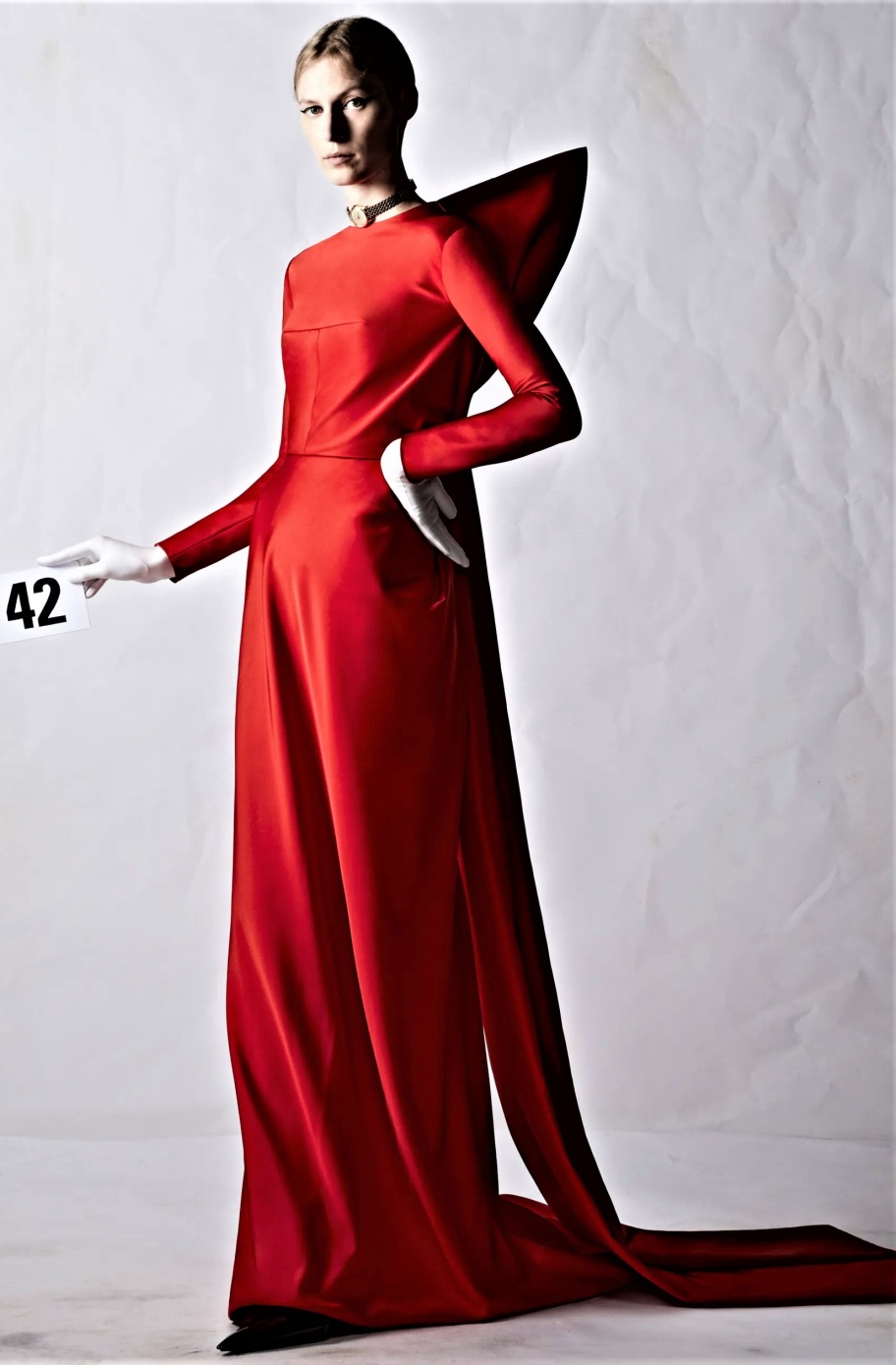 HC balenciaga-fall-2022-couture-credit-brand red dress (2) cropped.jpg