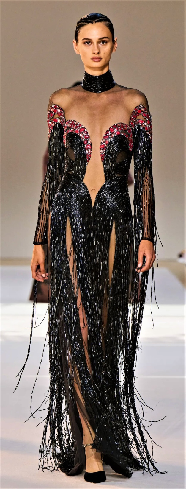 HC elie-saab-fall-2022-couture-credit-gorunway blk beads (2) cropped.jpg