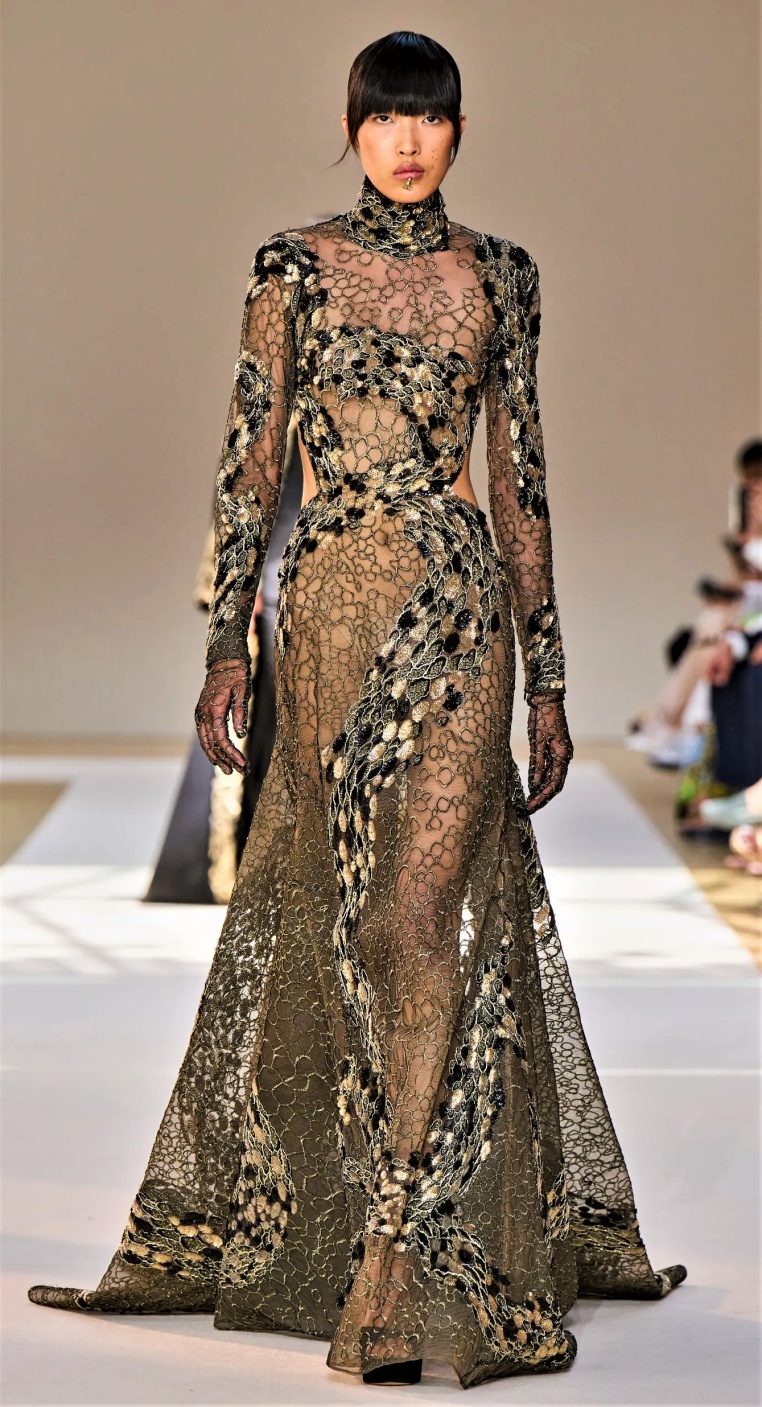 HC -elie-saab-fall-2022-couture-credit-gorunway taupe snake (2) web cropped.jpg