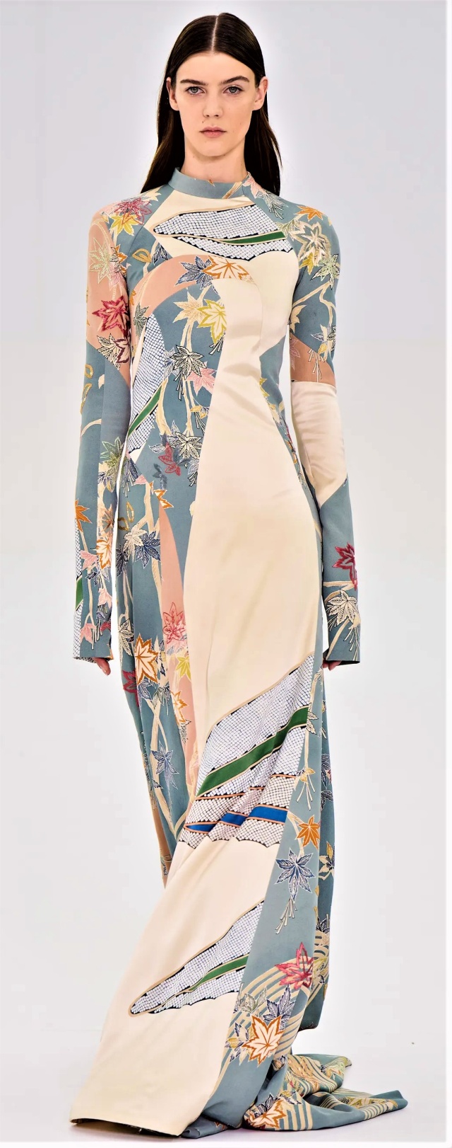 HC fendi-fall-2022-couture-credit-gorunway kimono (2) cropped.jpg