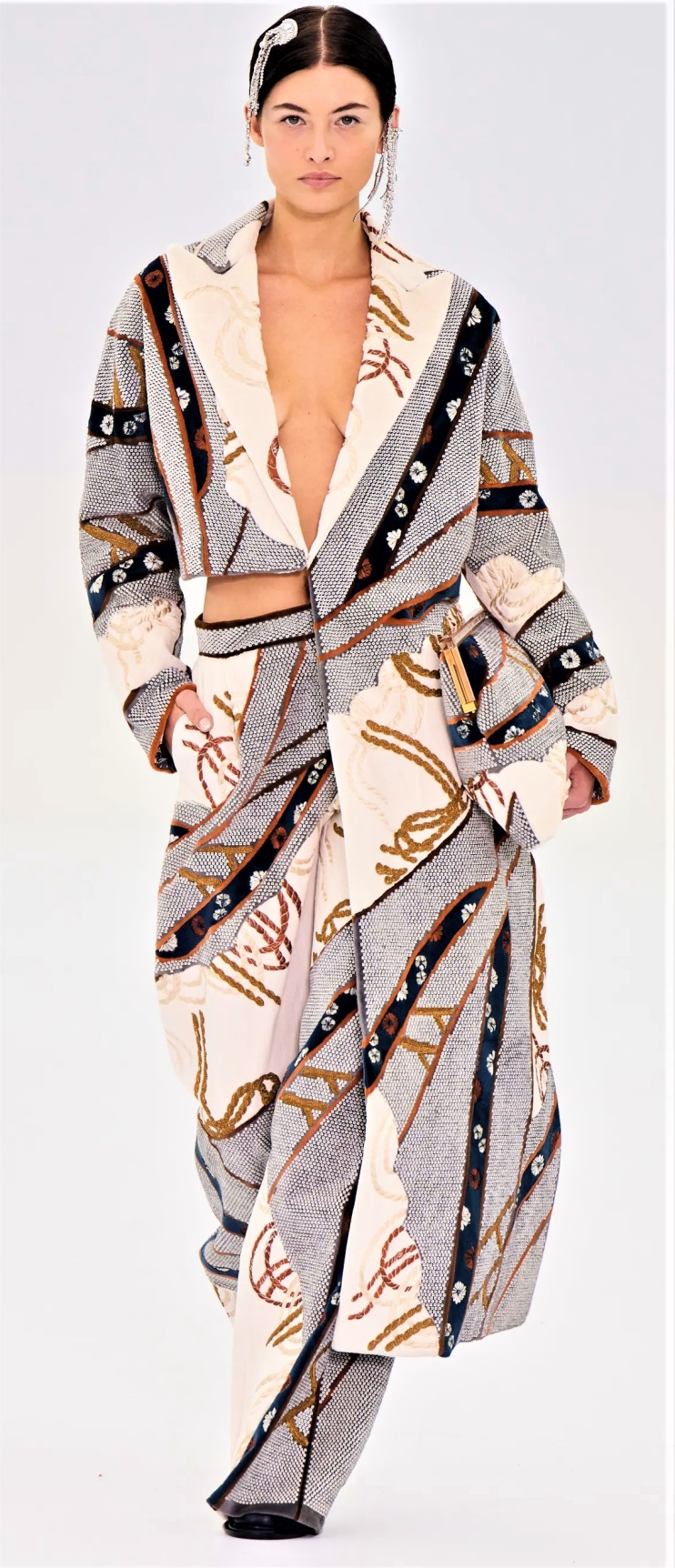 HC-fendi-fall-2022-couture-credit-gorunway print coat (2) cropped.jpg