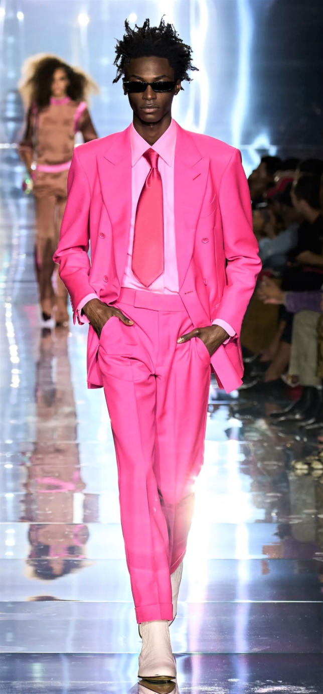 NYFW 2 -tom-ford-mens pink suit  (2) cropped.jpg