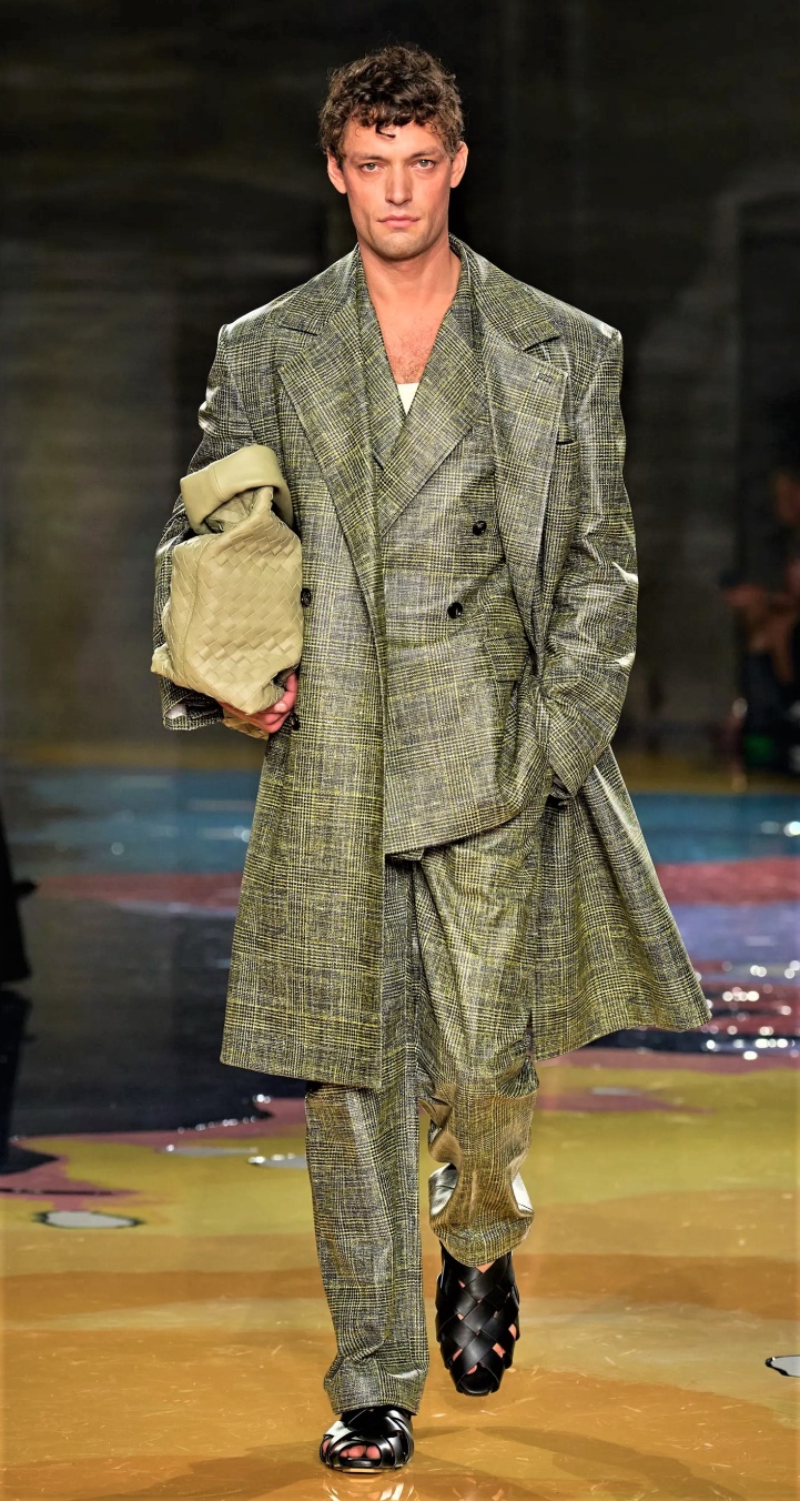 Milan 9-22 -bottega-veneta-smens leather suit  (2).jpg