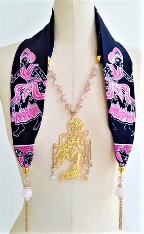Elvinna ncklace w shawl ble pink batik 11-2  (2) cropped.jpg