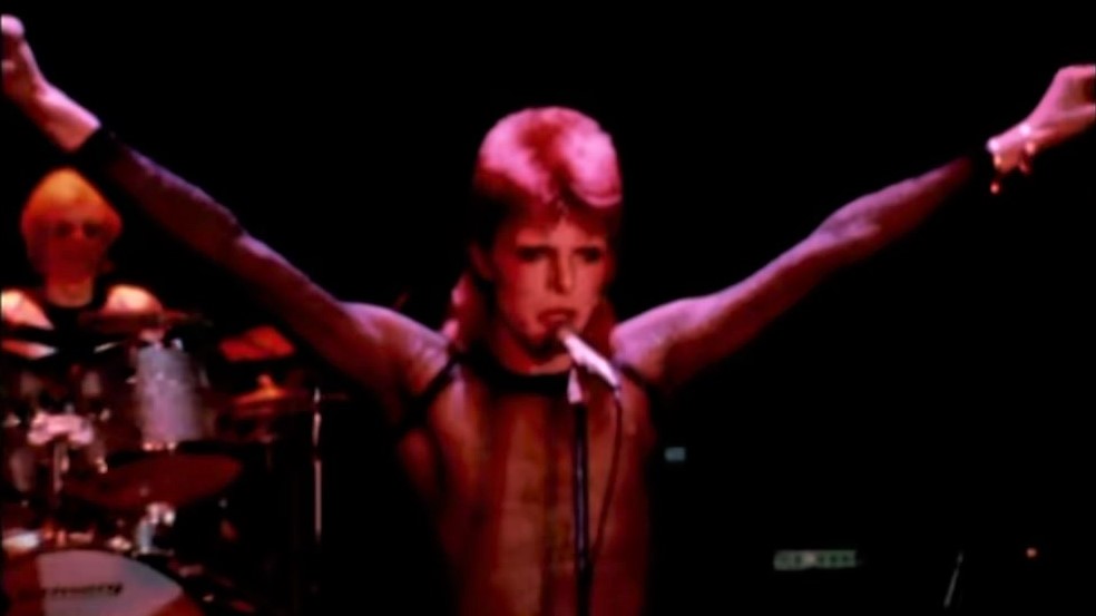 Paris 1-23 David Bowie sheer top 1973 (2) cropped screenshot.JPG