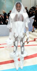 met gala 2023 alton mason bride in karl lagerfeld