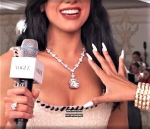 met gala 2023 dua lipa close up tiffany necklace