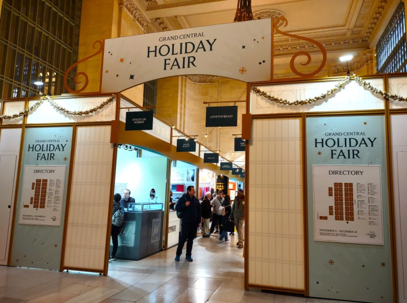 Xmas gc holiday fair entrance.jpg