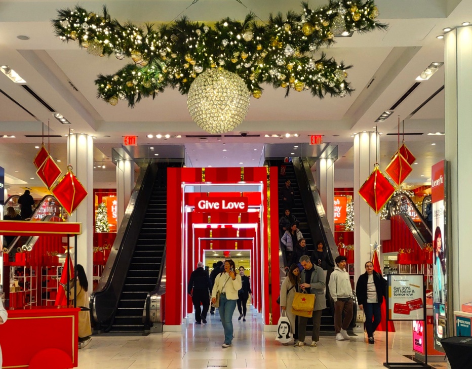 XMas Macys give love entrance to market.jpg