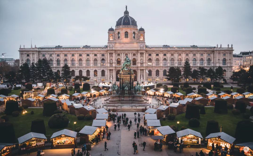 Xmas Vienna Maria T Square.JPG