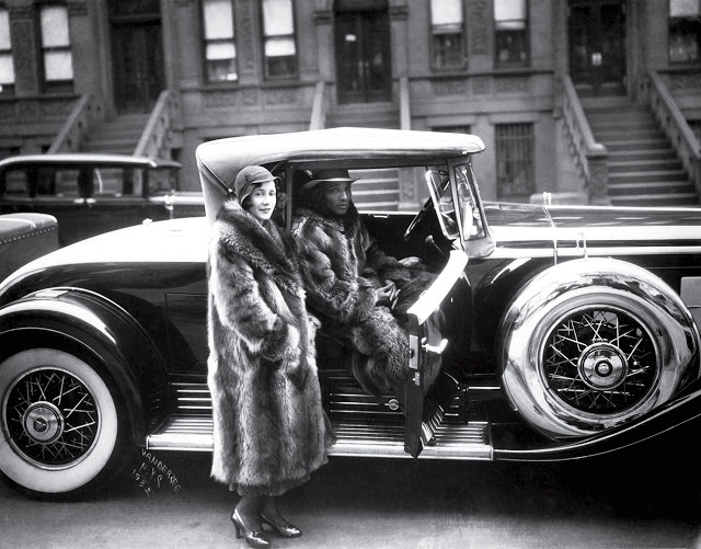 Milan Mens 25 1920s raccoon coat image james-vanderzee-couple-in-raccoon-coats-1932.jpg