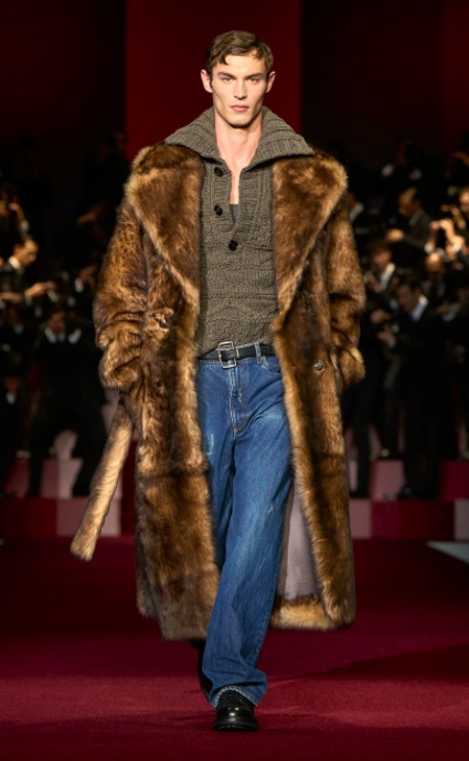 Milan Mens 25 DG fur collar.jpg