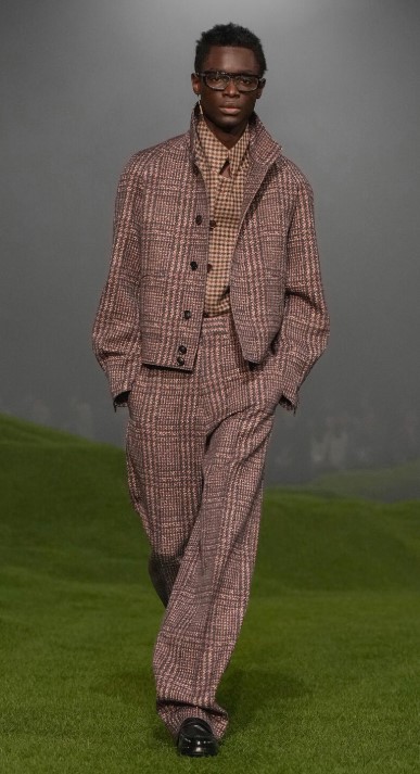 Milan mens 25 ZG plaid suit.jpg