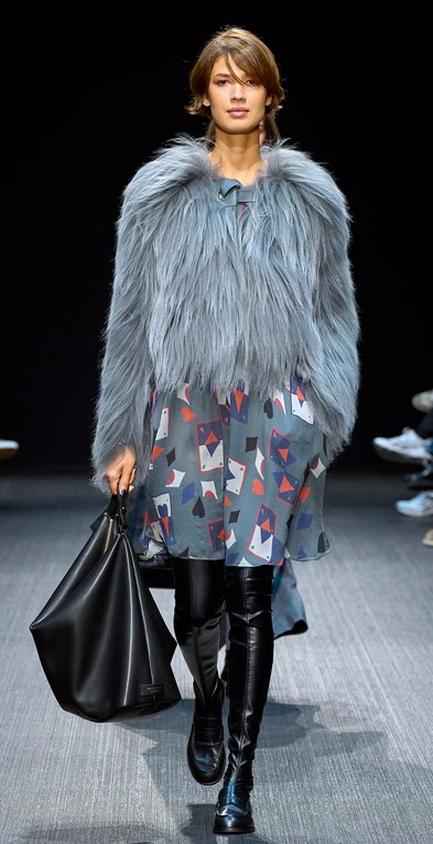 ML 25 EA furry coat Screenshot 2025-02-27 at 13-05-35 Emporio Armani Fall 2025 Ready-to-Wear Fashion Show Vogue.jpg