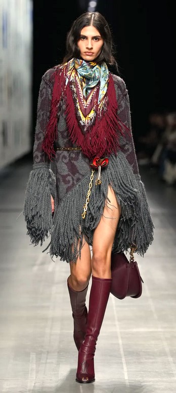 ML 25 et crimson trim Screenshot 2025-02-27 at 17-18-14 Etro Fall 2025 Ready-to-Wear Fashion Show Vogue.jpg