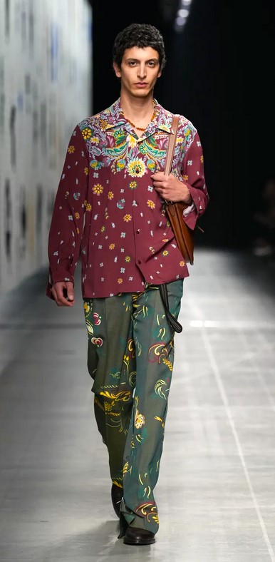 ML 25 ET mens ensemble Screenshot 2025-02-27 at 17-01-48 Etro Fall 2025 Ready-to-Wear Fashion Show Vogue.jpg