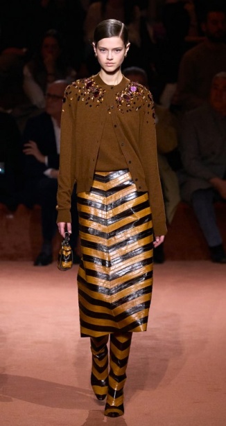 ML 25 FD chevron stripes Screenshot 2025-02-27 at 16-34-08 Fendi Fall 2025 Ready-to-Wear Fashion Show Vogue.jpg