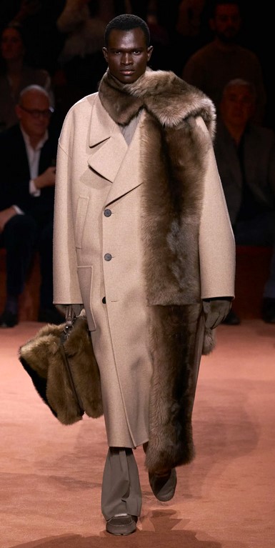 ML 25 FD mens mink w bag Screenshot 2025-02-27 at 16-19-05 Fendi Fall 2025 Ready-to-Wear Fashion Show Vogue.jpg