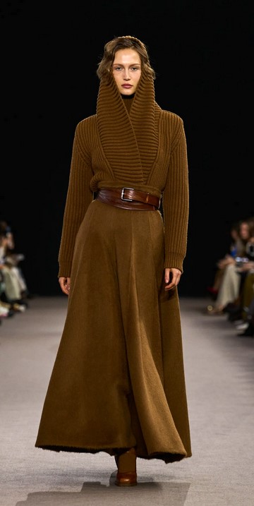 ML 25 MM long skirt Screenshot 2025-02-27 at 09-01-29 Max Mara Fall 2025 Ready-to-Wear Fashion Show Vogue.jpg