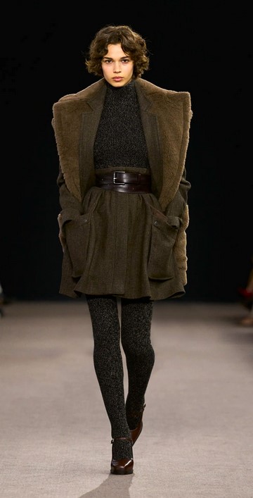 ML 25 MM short skirt Screenshot 2025-02-27 at 08-56-20 Max Mara Fall 2025 Ready-to-Wear Fashion Sho,w Vogue.jpg