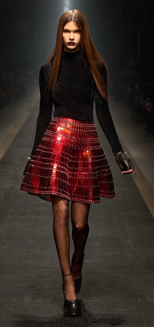 ML 25 VS red skirt Screenshot 2025-03-07 at 08-41-01 Versace Fall 2025 Ready-to-Wear Fashion Show Vogue.jpg