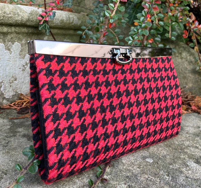 IR25 DM red and blk wallet.jpg