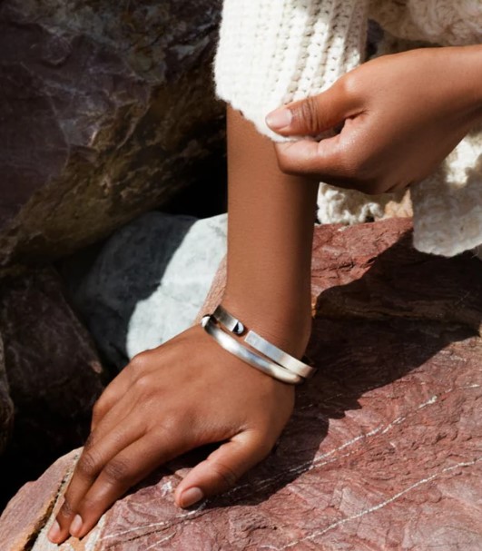 IR25 IR Elsie silver bangle.jpg