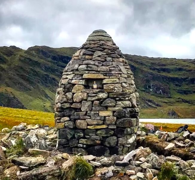 IR25 SA dry stone memorial carin cropped.jpg