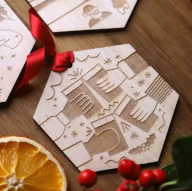 IR25 WG 4 pints at your place Christmas decoration.jpg