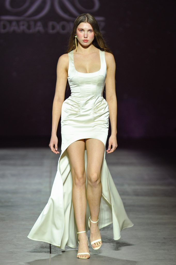 UKR 26-27 DD wht high low.jpg