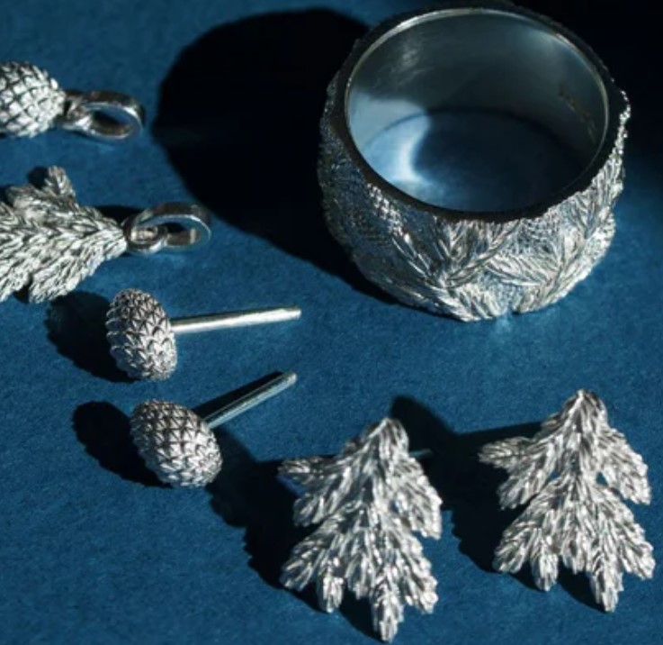 UKR 26-27 DR Fir tree collection.jpg