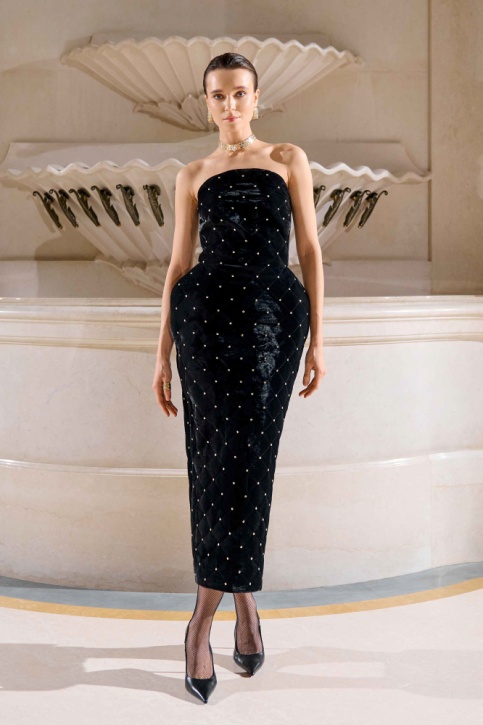 UKR 26-27 GU blk strapless.jpg